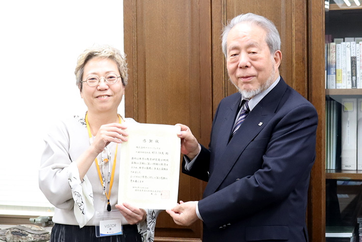 写真：和歌山大学様より感謝状をいただきました（データサイエンス分野における連携）